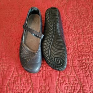 Ladies Naot shoes